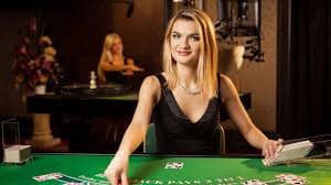 Studio dealer langsung juara88 dengan meja roulette dan blackjack